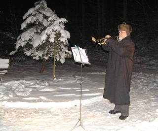 Foto von Herrn Bier mit seiner Trompete beim Ave Maria