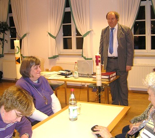 Foto von Referent Alfred Schwegler beim Vortrag